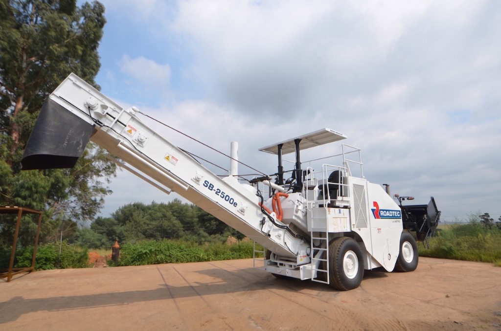 T007 - 2015 RoadTec SB2500E